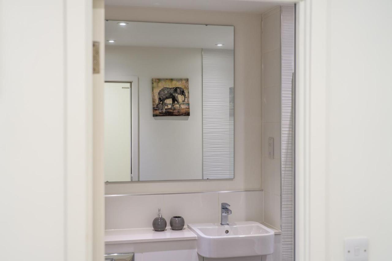 Luxury One Bedroom Serviced Apartment In The Heart Of Bedford Luaran gambar